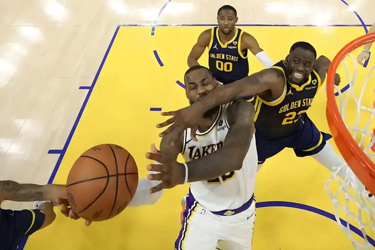 勇士击败老对手詹姆斯，晋级之路一路高歌！的简单介绍-开云APP下载