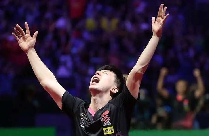 马龙在比赛中受伤退赛，海港主帅表示担忧！(马龙在比赛中受伤退赛,海港主帅表示担忧了吗)-开云APP下载