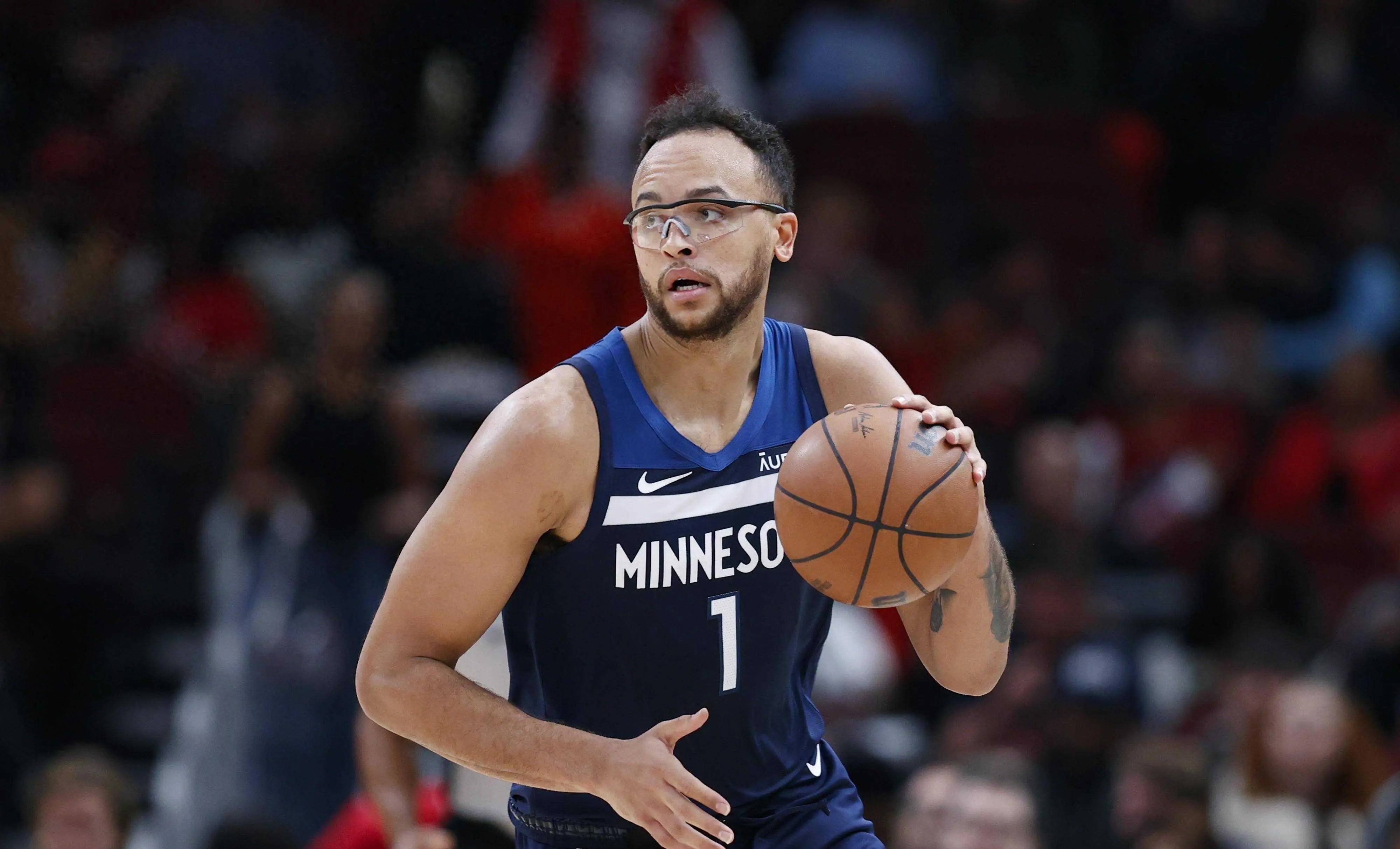 包含老鹰不断突破！，东契奇连续十场比赛得分超过出色防守引发球迷热议的词条-开云APP下载